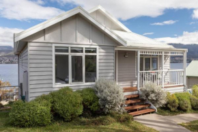 Derwent River Cottage - Tranquil Waterfront Living, Adelaide